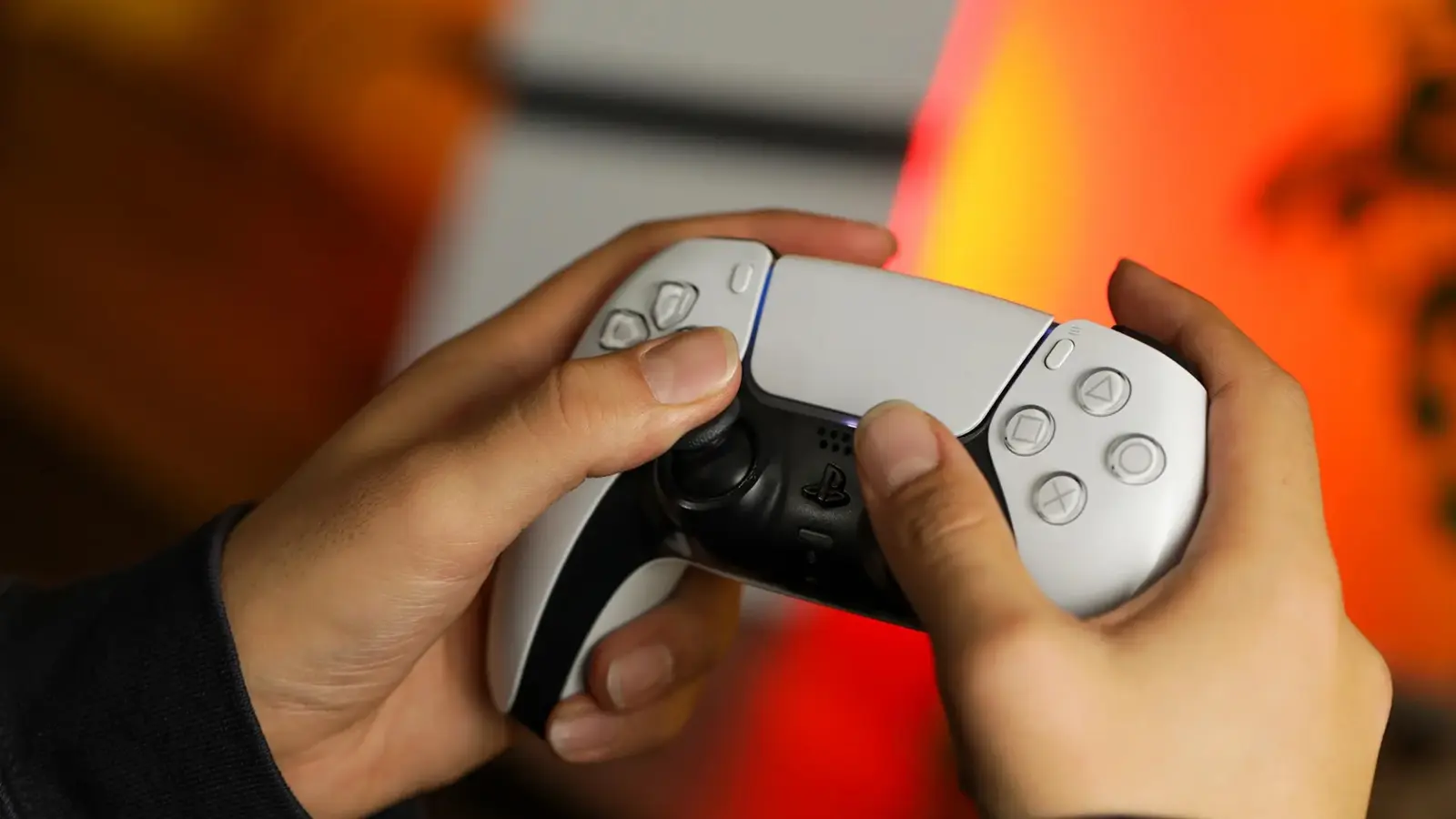 Sony jauns patents: AI palīgs kontrolieru pieejamībai