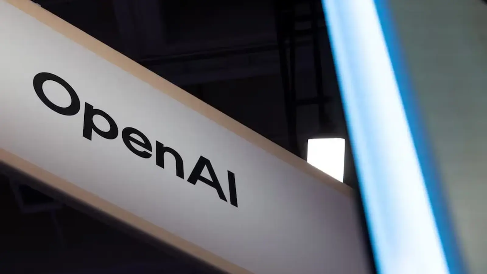 OpenAI prognozē 278 miljardu dolāru deficītu 2026-2030