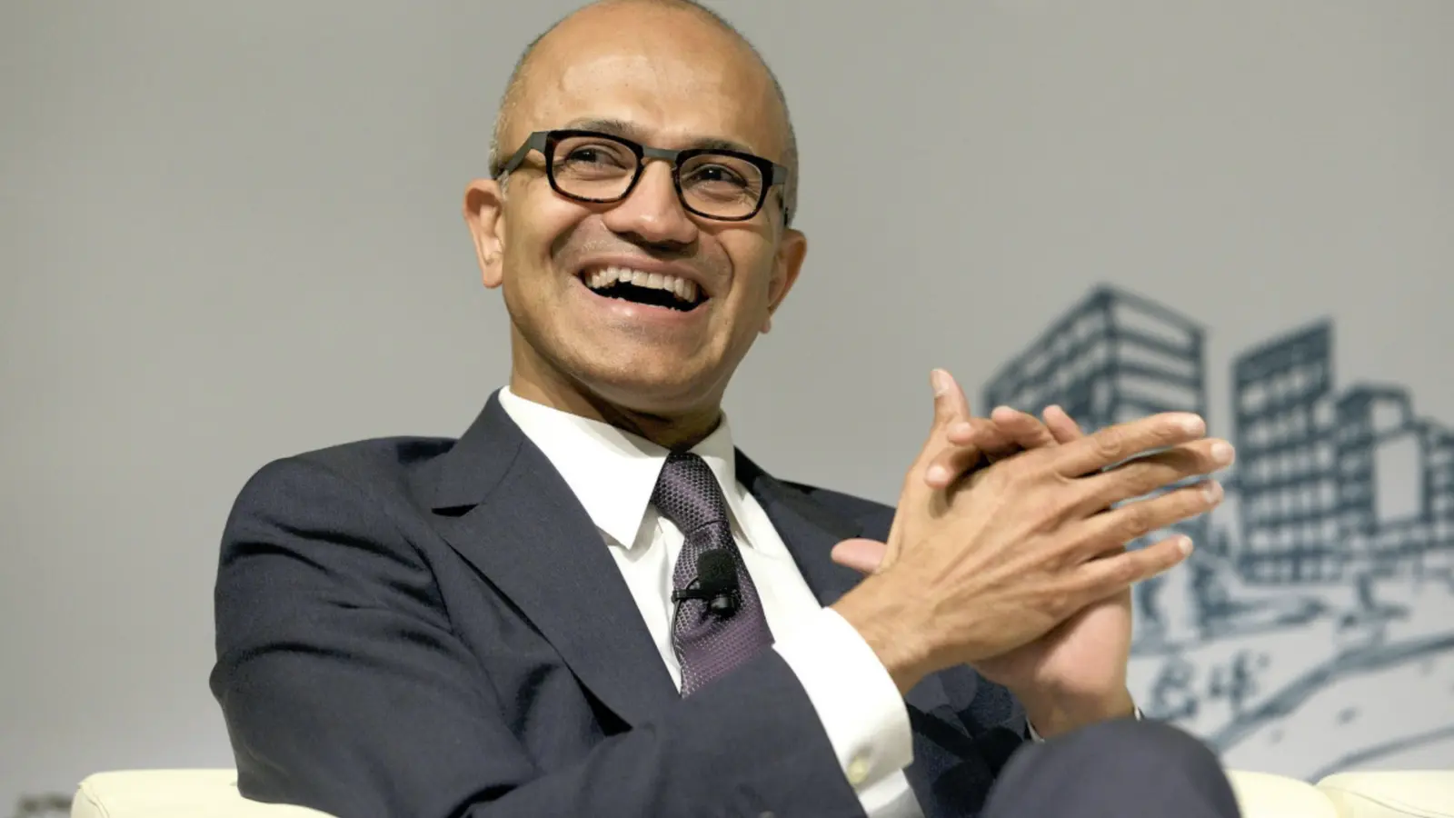 Nadella: Excel aģents, uzņēmumu konteksts un reāllaika ROIC
