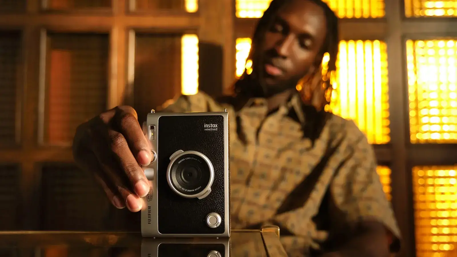 Fujifilm Instax Mini Evo 2: hibrīdā instantkamera ar video