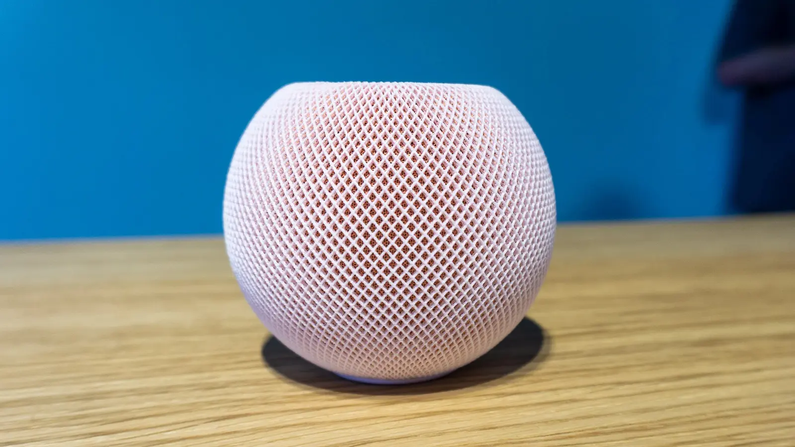 Apple prezentē HomePod mini 2 ar Siri AI un Skaņas mirdzumu