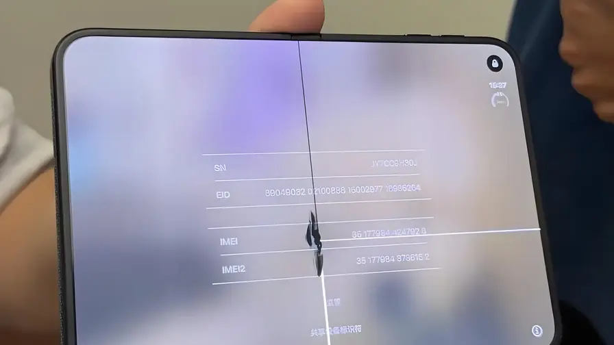 Agrīnie iPhone Duo pircēji ziņo par ekrāna plaisām Agrīnie iPhone Duo pircēji ziņo par ekrāna plaisām