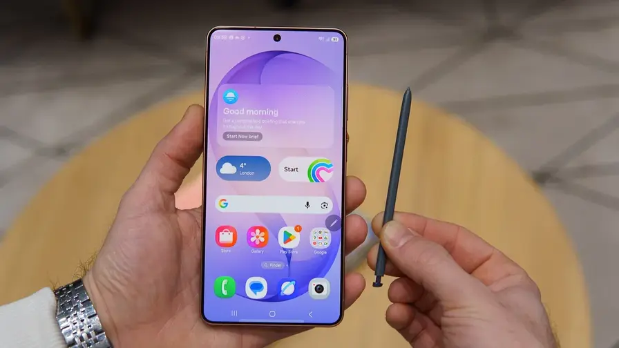 Samsung Galaxy S27 Ultra priekšpuse gandrīz identiska S26